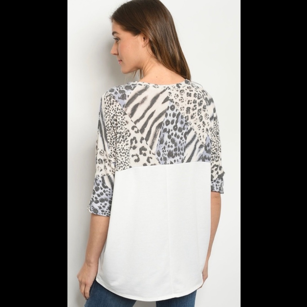 🌺🐾Animal Print Top🐾 - Picture 3 of 4